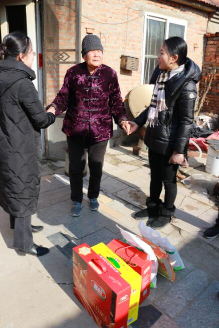 寒冬臘月送溫暖，真情幫扶暖人心 ——德才裝飾走訪慰問膠州市困難群眾(圖4)