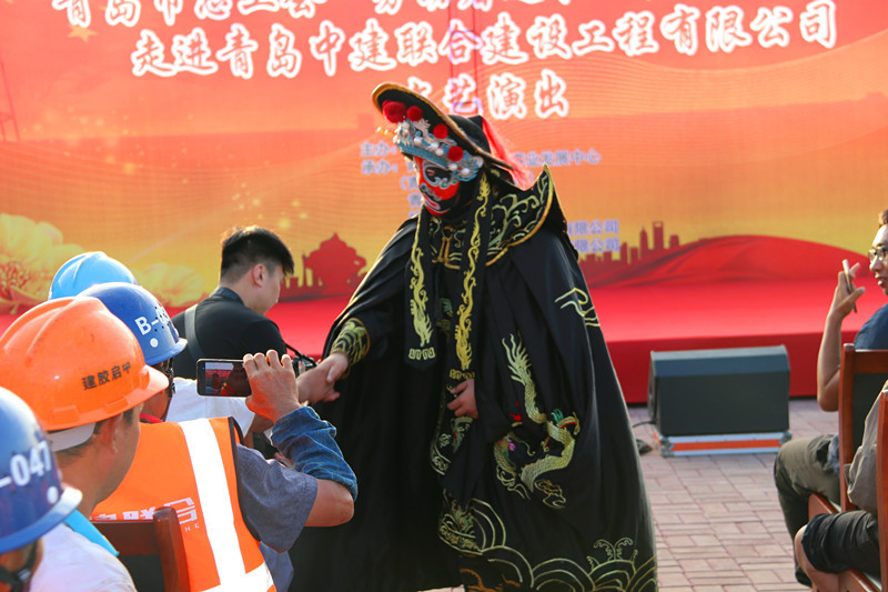 市總工會(huì)“勞動(dòng)者之歌·共同的家園” 慰問(wèn)演出走進(jìn)中建聯(lián)合(圖4)