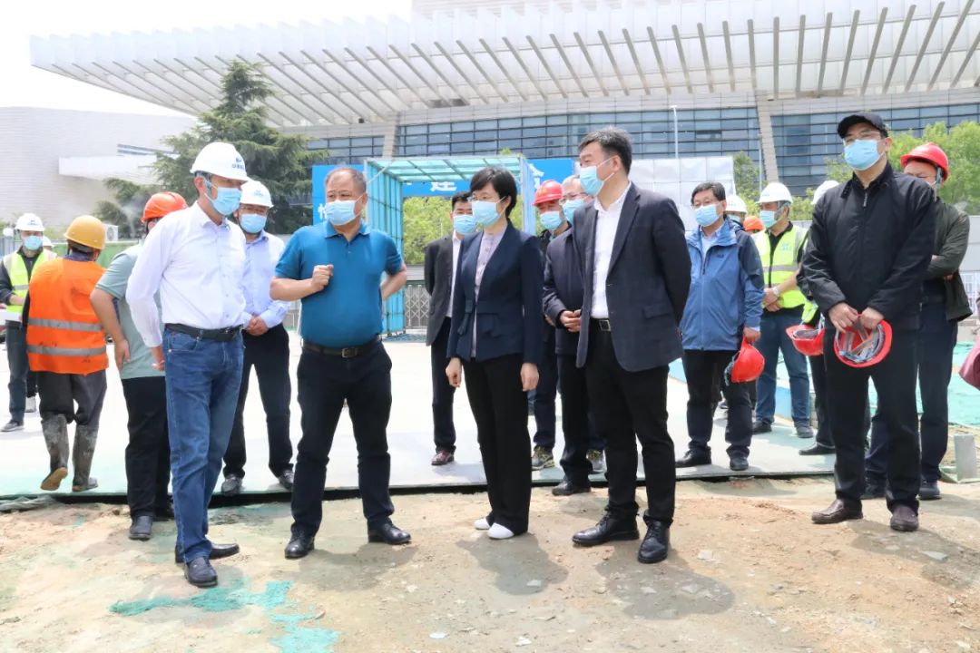 青島市副市長(zhǎng)趙燕一行考察中建聯(lián)合青島市博物館擴(kuò)建項(xiàng)目(圖1)