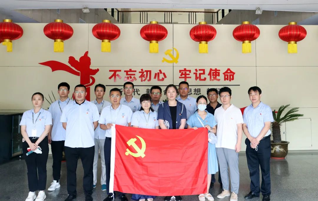 銘記黨史，砥礪前行|支部共建走進青島市博物館(圖1)